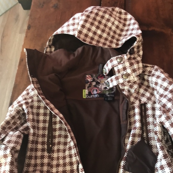 New Burton snow boarding jacket - Picture 3 of 4